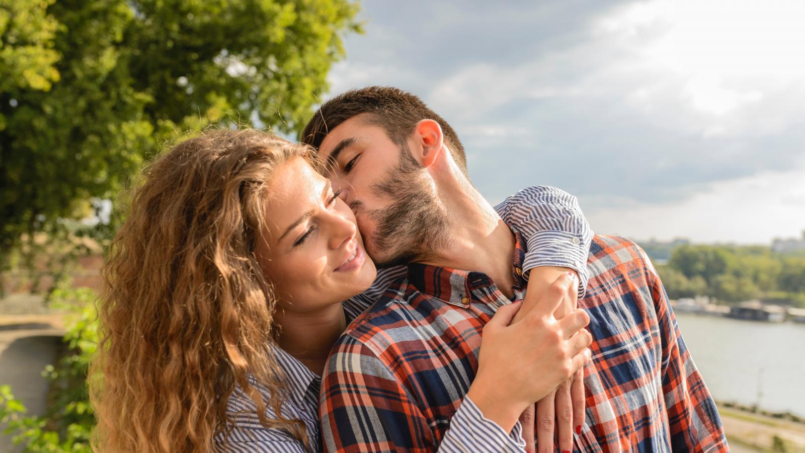 man-kissing-woman