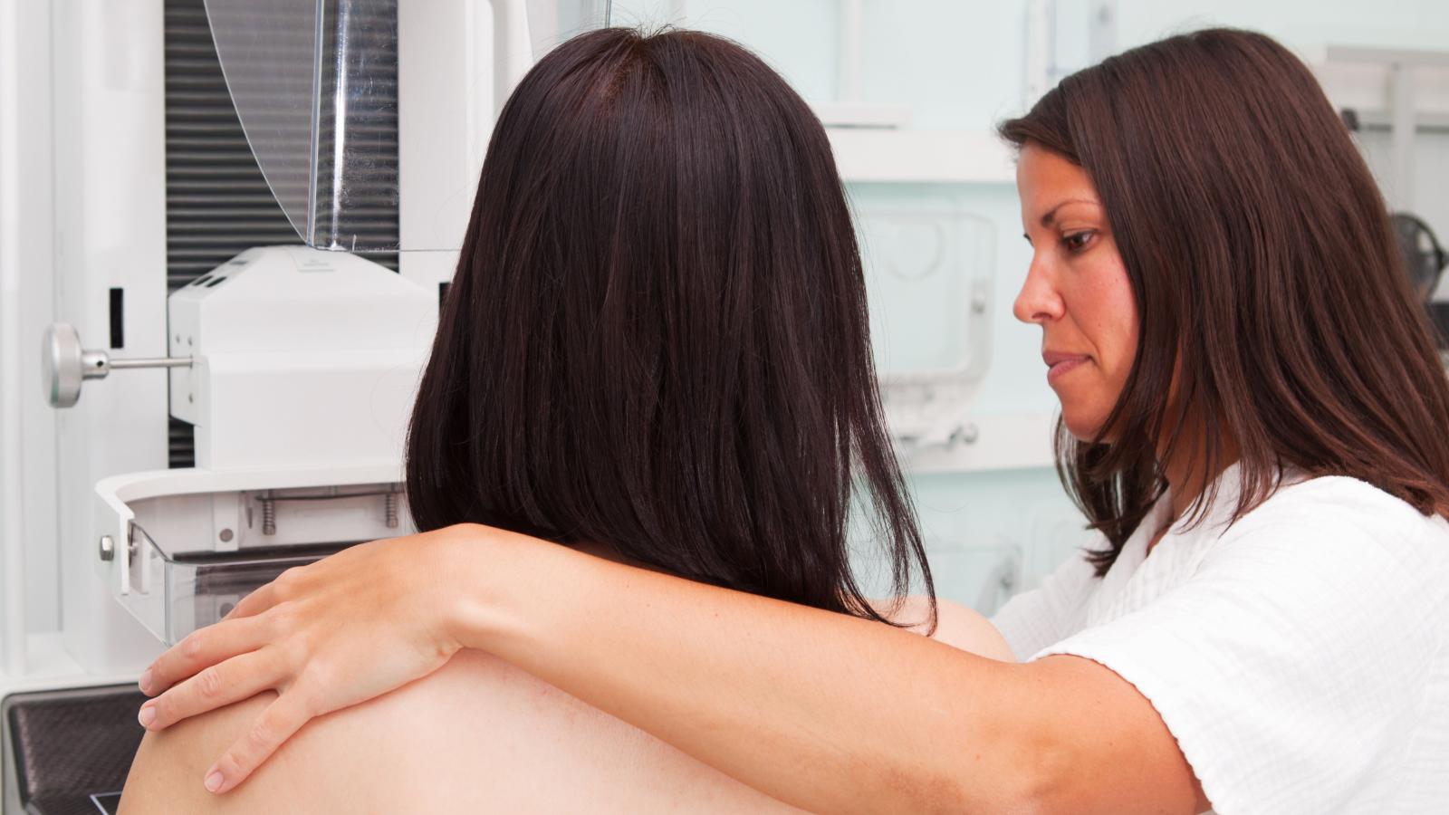 mammogram with patient from behind and nurse